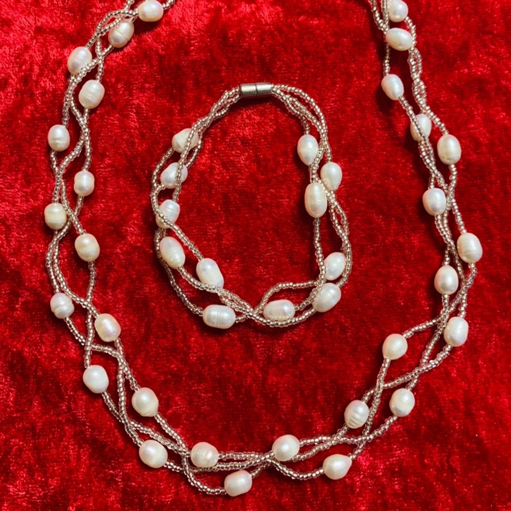 Beaded pearl necklace with bracelet